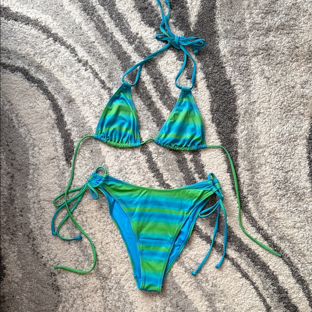 Bikini - image 1